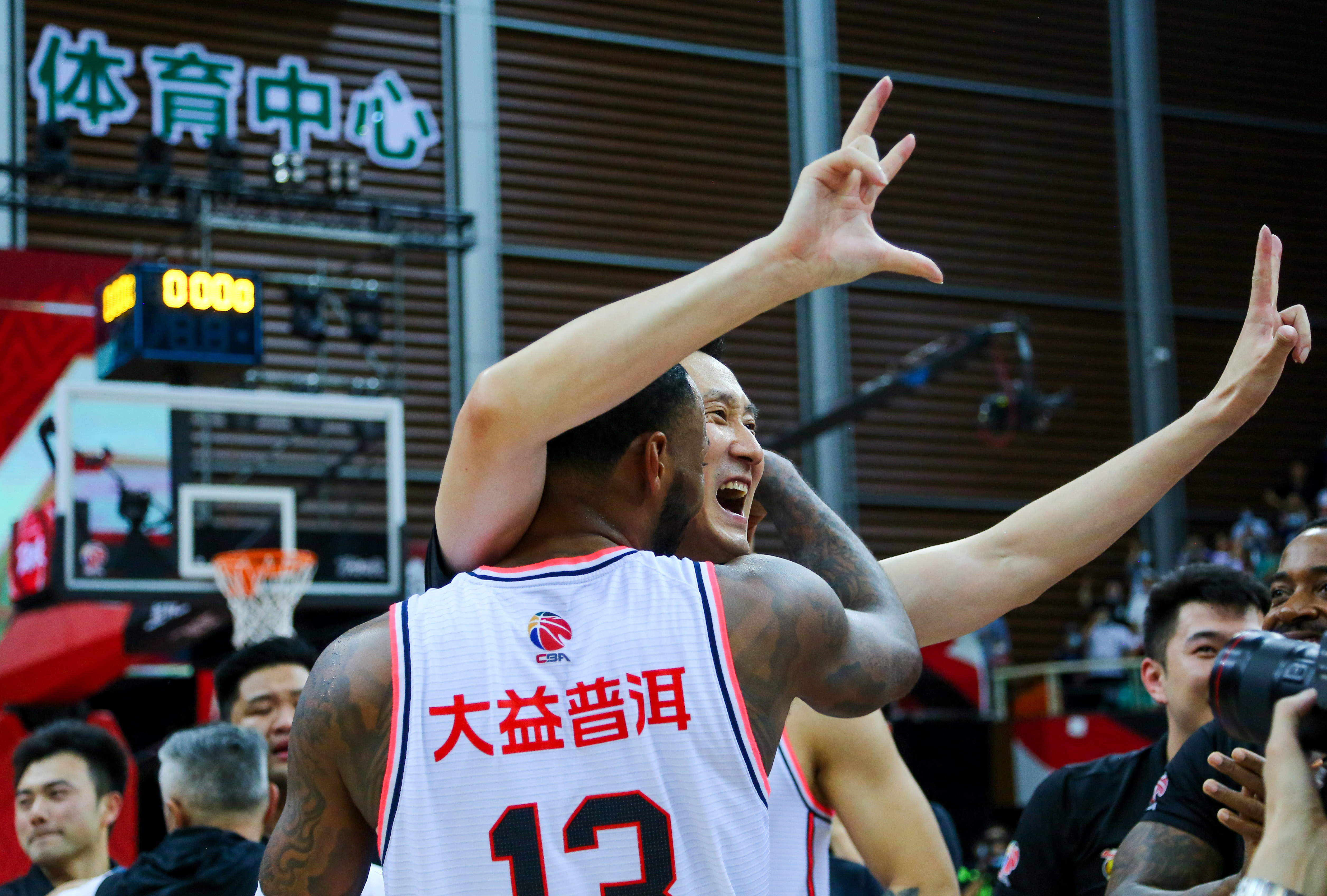 九游体育中国官网-拜仁慕尼黑关键时刻回应争议;志在CBA常规赛名次提升;信心回归;年轻球员得到机会的简单介绍